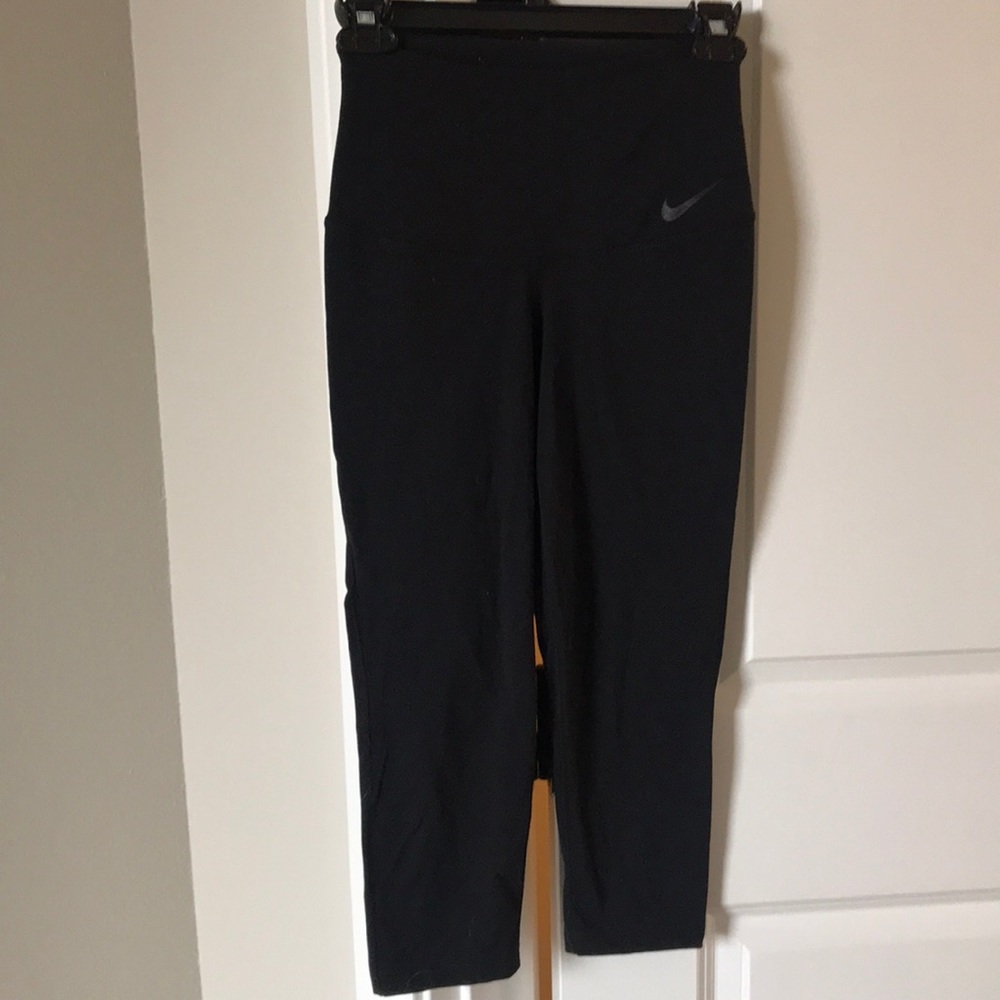 Nike high waisted Dry-Fit 19” leggings